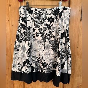 JKLA California Black/White Floral Y2K Whimsigoth Midi Skirt Size Large